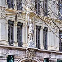 Statue de Jeanne d’Arc située au 14 rue de la Charité à Lyon a été réalisée par Paul-Émile Millefaut(1847-1907) en 1898